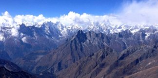आमादब्लम हिमालमा लडेर एक जर्मन आरोहीको मृत्यु