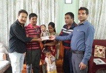 भूकम्पपीडित दृष्टिविहीन जोडीलाई मल्लको सहयोग