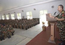 प्रधानसेनापति राजेन्द्र क्षत्रीद्वारा दुर्गम क्षेत्रका सैनिक व्यारेक निरीक्षण