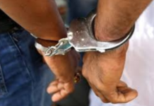 २० लाख रुपैयाँ बराबरको कपडा सहित २ जना पक्राउ