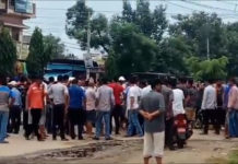 कञ्चनपुर बलात्कार काण्ड : हत्यारा पत्ता लगाउन माग गर्दै सडक र बजार क्षेत्रका ठाउँ ठाउँमा टायर बालेर प्रदर्शन