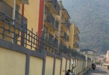 गरिबका लागि बनाइएका अपार्टमेन्ट मुख्यमन्त्रीलाई