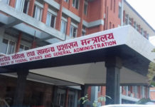 उपसचिवमाथि मन्त्रालयभित्रै मुक्का वर्षाएपछि …