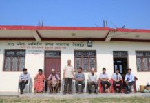 सिभिल बैंकका कर्मचारीको जेष्ट नागरिकलाई सहयोग