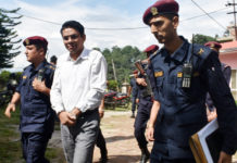 प्रकाण्ड फेरि गिरफ्तार, सरकारलाई अवहेलनामा कारबाही गर्ने सर्वोच्चको चेतावनी (भिडियो सहित)