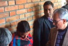 निर्मलाको बुवा-आमालाई बाबुरामको सहयोग