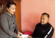 मानवताबादी कलाकार इन्दु नेपालीले फोटोपत्रकारलाई आर्थिक सहयोग