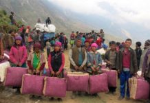 हुम्लावासीलाई कम्मल वितरण