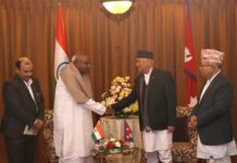 प्रधानमन्त्री ओली र भारतका पूर्व प्रधानमन्त्री देवेगौडाबीच शिष्टाचार भेट