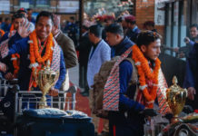 क्रिकेट खेलाडीहरुलाई विमानस्थलमा भव्य स्वागत