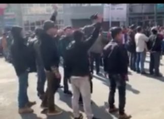 नेपाल विद्यार्थी संघले आफ्नै नेता गगन थापालाई देखाए कालो झन्डा (भिडियोसहित)