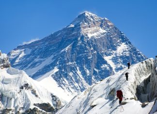 बर्सेनि सगरमाथा आरोहण गर्ने बढ्दो, ९ वर्षमा ३ हजार ४८ जनाले चढे
