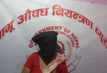 लागु औषध कारोबारमा संग्लग्न बृद्धा पक्राउमा