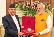प्रधानमन्त्री ओलीले मोदीलाई दिए रुद्राक्षको माला उपहार