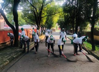 ईश्वर पोखरेलको नेतृत्वमा मन्त्री क्वार्टर परिसरको सरसफाई