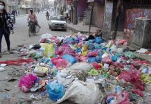 पाँच दिनदेखि फोहोर थुप्रिँदा दुर्गन्धित उपत्यका, गम्भीर रोगको खतरा