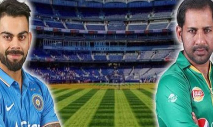 virat_kohli_and_sarfaraz_ahmed_EfA7E8QDm8