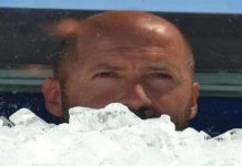 चिसो बरफको बाकसमा बसेर विश्व कीर्तिमान