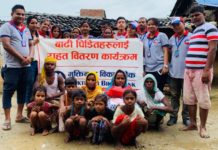 मुक्तिनाथ विकास बैंकद्वारा बाढी पीडितलाई राहत वितरण