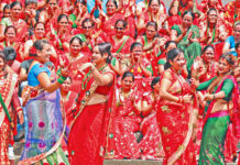 हिन्दु महिलाकाे हरितालिका तीज मनाउँदै