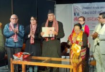 राजेन्द्र परदेशीकाे स्मृतिग्रन्थ पूर्वप्रधानमन्त्रीद्वारा विमोचन