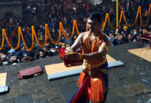 कलाकार रघुवंशीद्वारा शिवरात्रीकाे अवशरमा पशुपतिमा विशेष नृत्य प्रस्तुत (भिडियाे सहित)