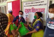 मुक्तिनाथ बैंकद्वारा जनकपुरधाममा खाद्यान्न वितरण गर्याे