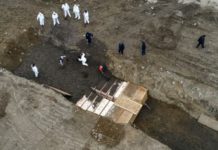 कोरोनाकाे संक्रमणबाट अमेरिकामा हजारौंको मृत्यु