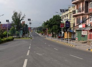एक व्यक्तिका कारण सुनसान सडक