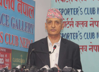 काेराेना संक्रमितको संख्या बढिरहेकोले सर्तक हुनुपर्नेमा डा. पाण्डेकाे जाेड