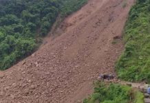 नवलपरासीमा पहिरोसँगै बस भीरबाट खस्यो, एकको मृत्यु, ६ जना घाइते