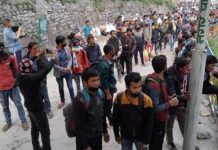 दसैंं नजिकिए पनि मुग्लानतिर
