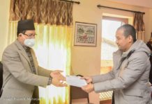 कोरोना नियन्त्रणको लागि पहल गर्न जनसरोकार स.स. द्वारा भक्तपुर नगर प्रमुखलाई ज्ञापनपत्र