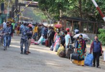 भारतमा कोरोना बढेपछि नेपालीहरू फर्किन थाले