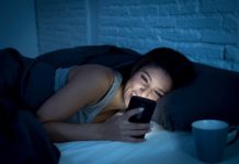 हानिकारक छ अबेरसम्म मोबाइल चलाएमा