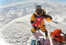 नेपाली पाइलटकाे सफल सगरमाथा आरोहण