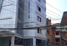 कोरोना महामारी तिव्र गतिमा बढीरहेको बेला सरकारकाे गैरजिम्मेवारी : नेपाल चिकित्सक संघ