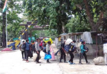 भारतबाट फर्केका परीक्षणबिनै गाउँगाउँमा फर्किए