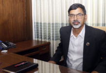 पदबहाली गर्दै अर्थमन्त्री शर्माले दिए खोप खरिदका लागि ५ अर्बको सहमति