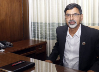 पदबहाली गर्दै अर्थमन्त्री शर्माले दिए खोप खरिदका लागि ५ अर्बको सहमति