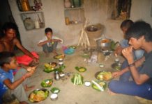 दाङका थारु समुदायले अटवारी पर्व मनाउँदै