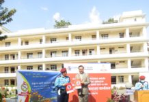 ग्लोबल आइएमई बैंकले १० थान ४३ इन्चको एलइडी टेलिभिजन सेट प्रदान