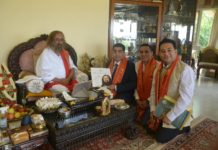 पूर्वमन्त्री ढकालद्वारा विश्व चर्चित गुरु रवि शंकरसंग भेट