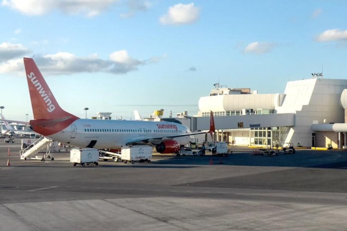 1------canadians denied by 3 airlines1641835796
