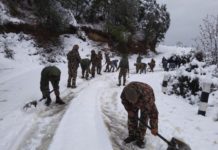 नेपाली सेनाद्वारा अवरुद्ध सडक सुचारु