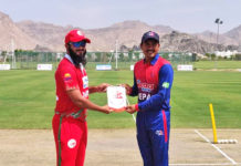 विश्वकप क्रिकेटमा ओमानविरुद्ध ब्याटिङ गर्दै नेपाल