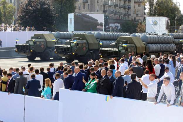 S-300-anti-aircraft-weapons-on-parade-in-Kyiv-last-year
