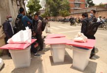 काठमाडौंका विभिन्न मतदान स्थलमा निर्वाचन सामग्री पठाउन सुरु