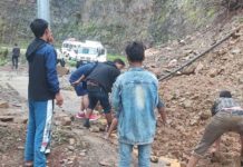 पञ्चदेवल विनायक नगरपालिकाकाे मध्यपहाडी सडक अवरुद्ध