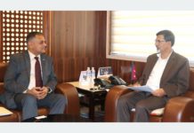 अर्थमन्त्री जनार्दन शर्मा र एसियाली विकास बैङ्कका उपाध्यक्ष अशोक लाभाषाबीच छलफल